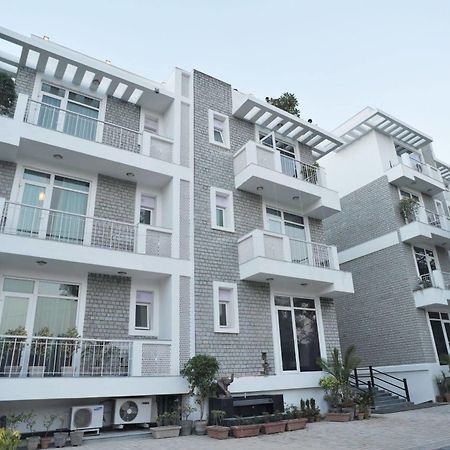 Hotel Mantra Amaltas Nueva Delhi Exterior foto