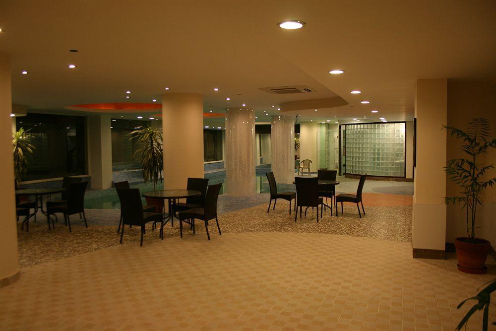 Hotel Mantra Amaltas Nueva Delhi Exterior foto