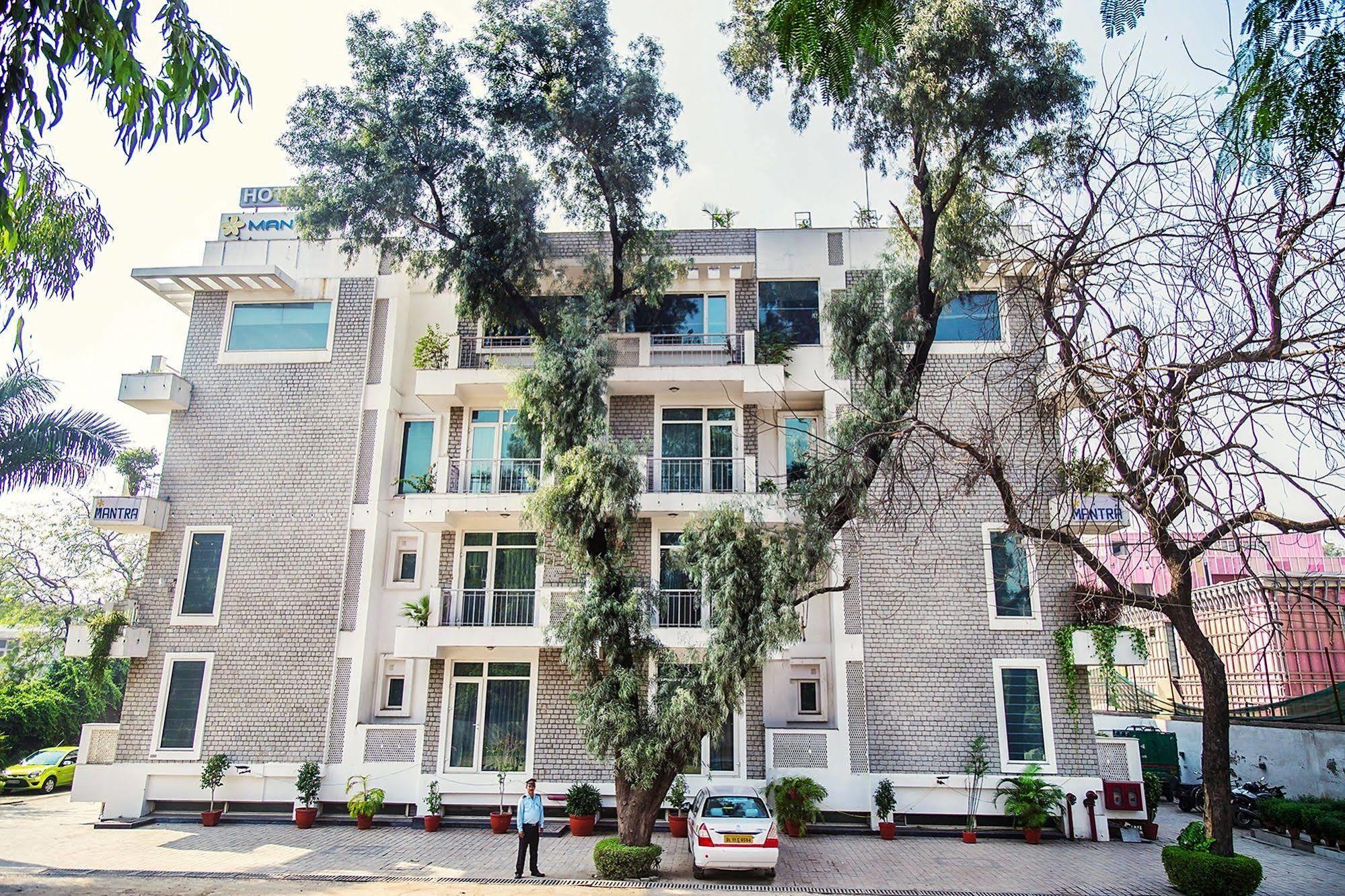 Hotel Mantra Amaltas Nueva Delhi Exterior foto