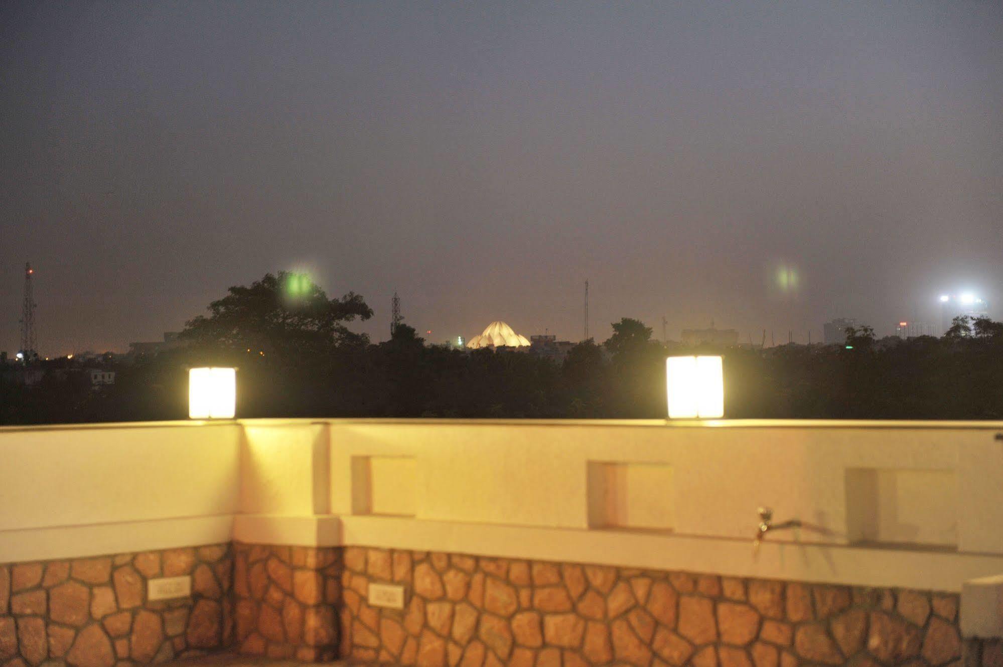 Hotel Mantra Amaltas Nueva Delhi Exterior foto