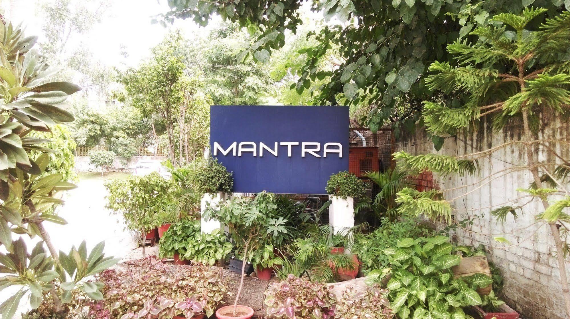 Hotel Mantra Amaltas Nueva Delhi Exterior foto