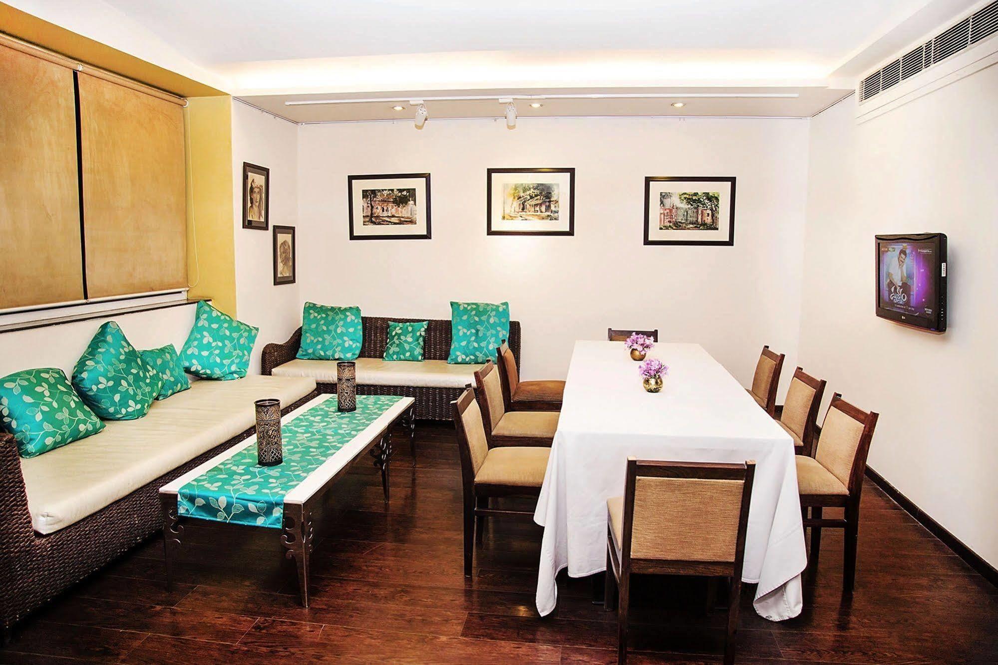 Hotel Mantra Amaltas Nueva Delhi Exterior foto