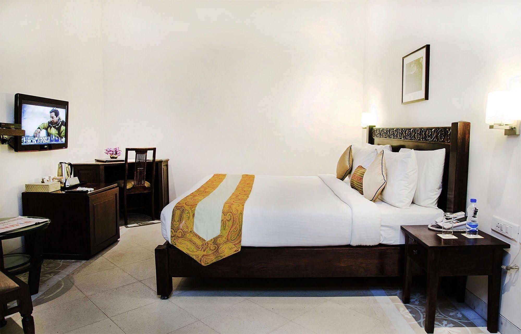 Hotel Mantra Amaltas Nueva Delhi Exterior foto